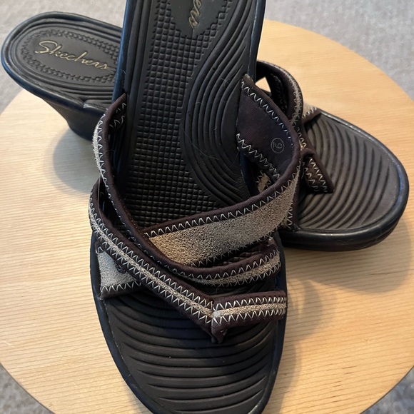 Skechers Wedge Foam Sandals Brown & Gold Size 9 Excellent Condition - Picture 2 of 6